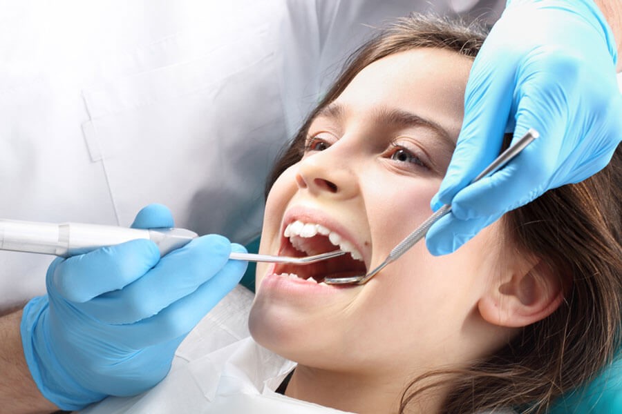 کاربرد فلوراید بر دندان ها