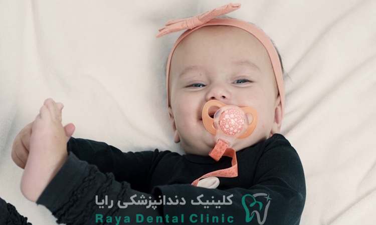 مکیدن پستانک